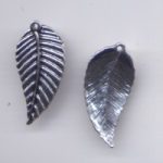 Metallanhänger Feder ca. 35 x 17 mm