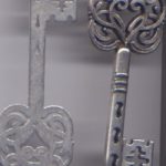 Metallanhänger Schlüssel platinfarben Länge ca. 6 cm