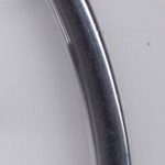 Kunststoffröhrchen galvanisiert leicht gebogen 39 x 9 mm, Lochung ca. 3mm, silberfarben glänzend - Ausverkaufsartikel, Abgabe nur solange Vorrat reicht