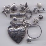 Metallanhängermischung ca. 15 Teile teilweise aus galvanisiertem Kunststoff, teilweis aus galvanisiertem Messing