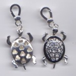 Big Charm Schildkröte mit Straß und flexiblen Beinchen mit Straß - 25 x 20 mm