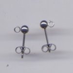 Vetromagic-Ohrstecker aus Chirurgenstahl mit Kugel 4 mm und Öse - 5 Paar
