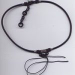 Baumwoll-Collier 42 cm mit Anhänger-Fäden und Perlenverschluss - Sonderposten, Abgabe nur solange Vorrat reicht