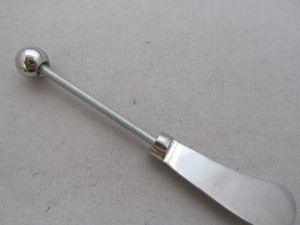 Buttermesser ca. 15 cm Kugel abdrehbar, Perllochdurchmesser 4 mm
