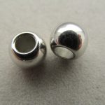 Großlochperle silberfarben aus Acryl, Durchmesser 10 mm, Bohrung 8 mm - 10 St.
