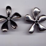 Metallzwischenteil Blume antikplatinfarben 46 x 44 mm