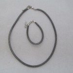 Collier und Armband aus Nylonschlauch schwarz mit Verschluss
