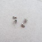 Ohrstecker aus Edelstahl mit Kugel 10 mm und Öse - 2 Paar