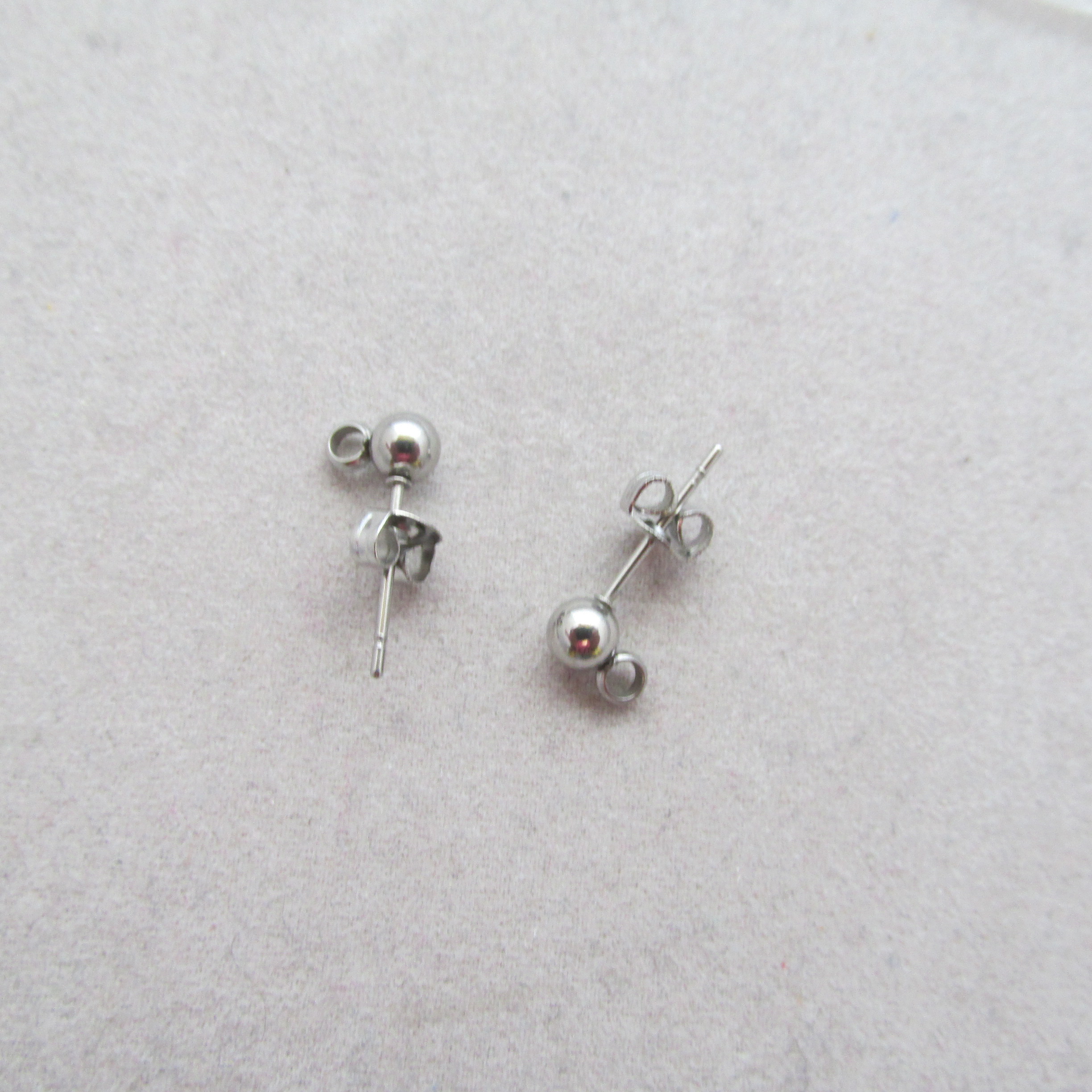 Ohrstecker aus Edelstahl mit Kugel 7 mm und Öse - 5 Paar