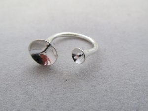 verstellbarer Ring mit 2 Schalen mit Stift zum Perlen aufkleben   - Glue in