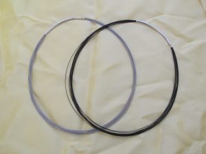 Collier 12-reihig schwarz 45 cm mit Röhrensteckverschluß silberfarben