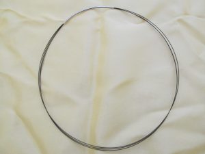 Collier 3-reihig schwarz 42 cm mit Röhrensteckverschluß silberfarben