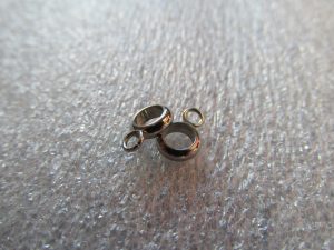 Metallanhänger aus Edelstahl, Fädelloch ca. 5 mm mit Öse
