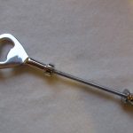 Flaschenöffner versilbert Gesamtlänge ca. 18 cm, Fädellänge ca.7,5cm