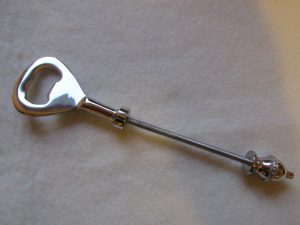 Flaschenöffner versilbert Gesamtlänge ca. 18 cm, Fädellänge ca.7,5cm