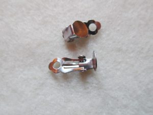 Ohrclip aus Edelstahl mit Klebeplatte 8 mm - 2 St.